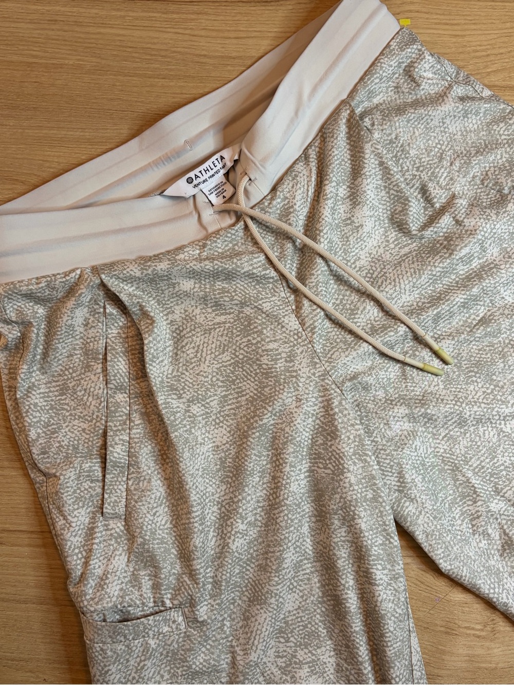 Athleta Beige & White Venture Printed Pants Size 4 Lightweight